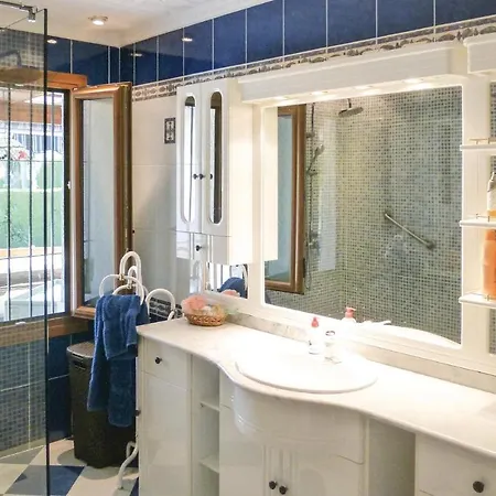 Awesome In W/ Outdoor Swimming Pool, Wifi And Outdoor Swimming Pool Dom wakacyjny
