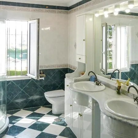 Awesome In W/ Outdoor Swimming Pool, Wifi And Outdoor Swimming Pool *